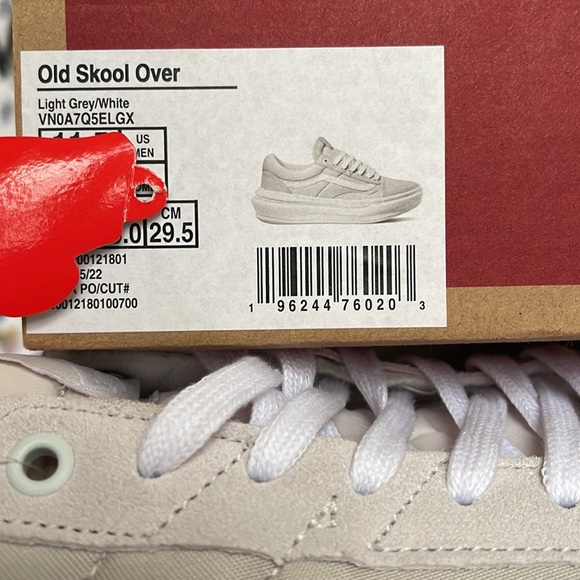 Vans Men’s Old Skool Over
Light Grey/White
VN0A7Q5ELGX
Platforms Sneakers - Picture 16 of 16